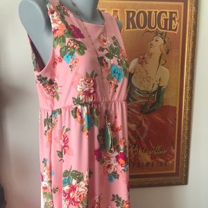 Outfit: dress and necklace/bracelet set